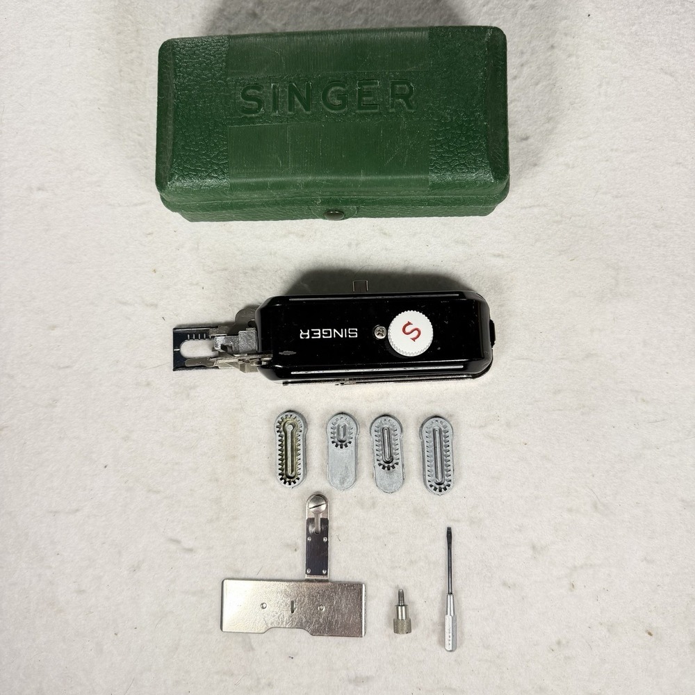 Singer Buttonhole Attachment w/ Instructions Templates Green Case 160506 Vintage